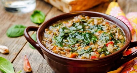 Warmes Abendessen nach einem langen Arbeitstag Warmes Abendessen nach einem langen Arbeitstag – cokogreen